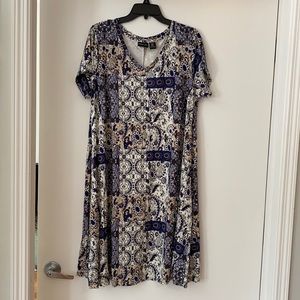 Soft V-Neck Paisley Design T-Shirt Dress